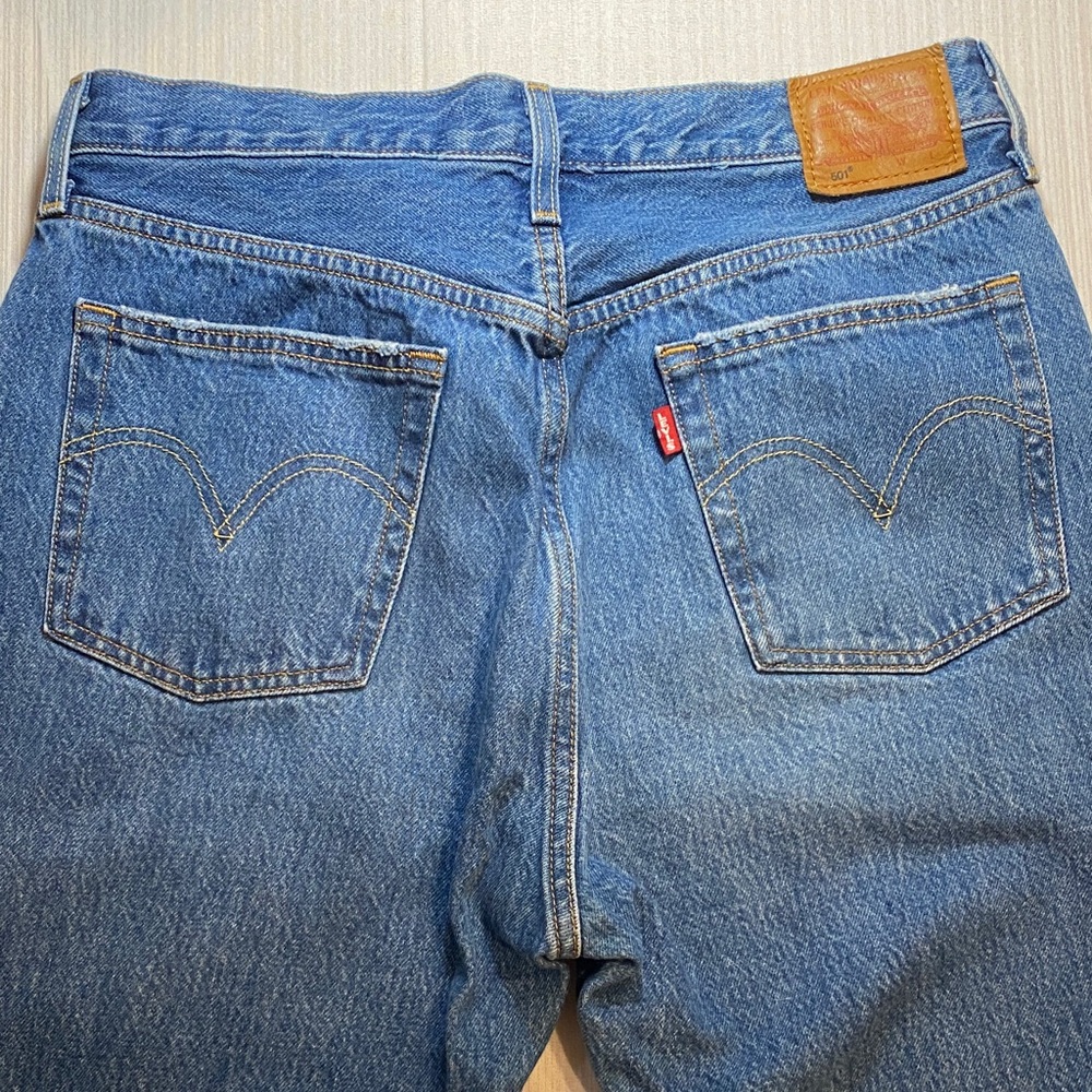 Levi's 501 Women’s Relaxed Fit Button fly Denim Jeans - Classic Blue 31 x 32
